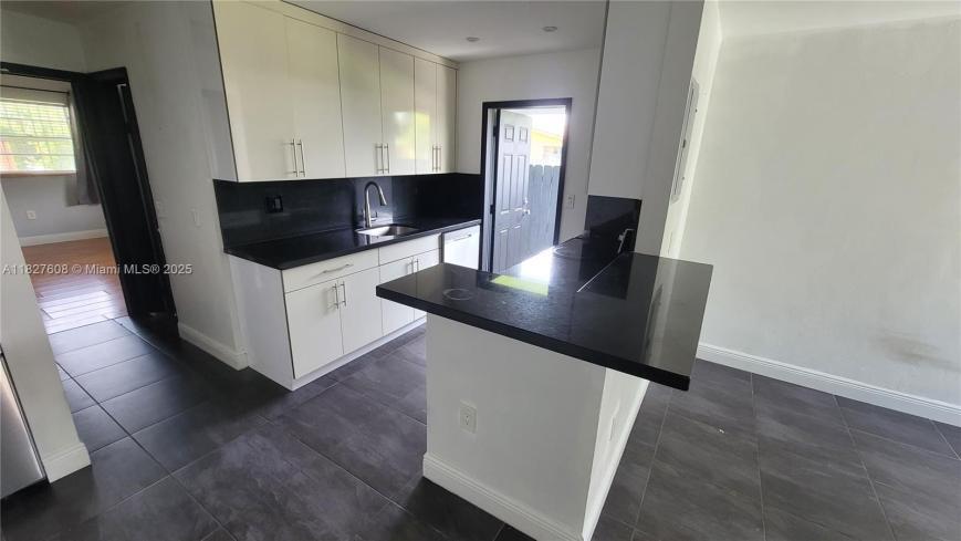 Primary Photo - 1 bedroom in Miami FL 33142