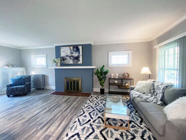 Foto del edificio - 4 Bed - 1 Bath Colonial for Rent w/ Finish...