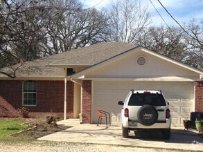 Building Photo - 604 S Lovers Ln