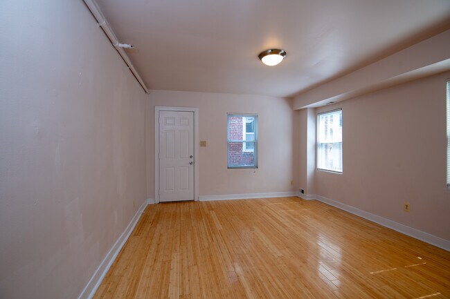 Building Photo - 1123 5th St NW