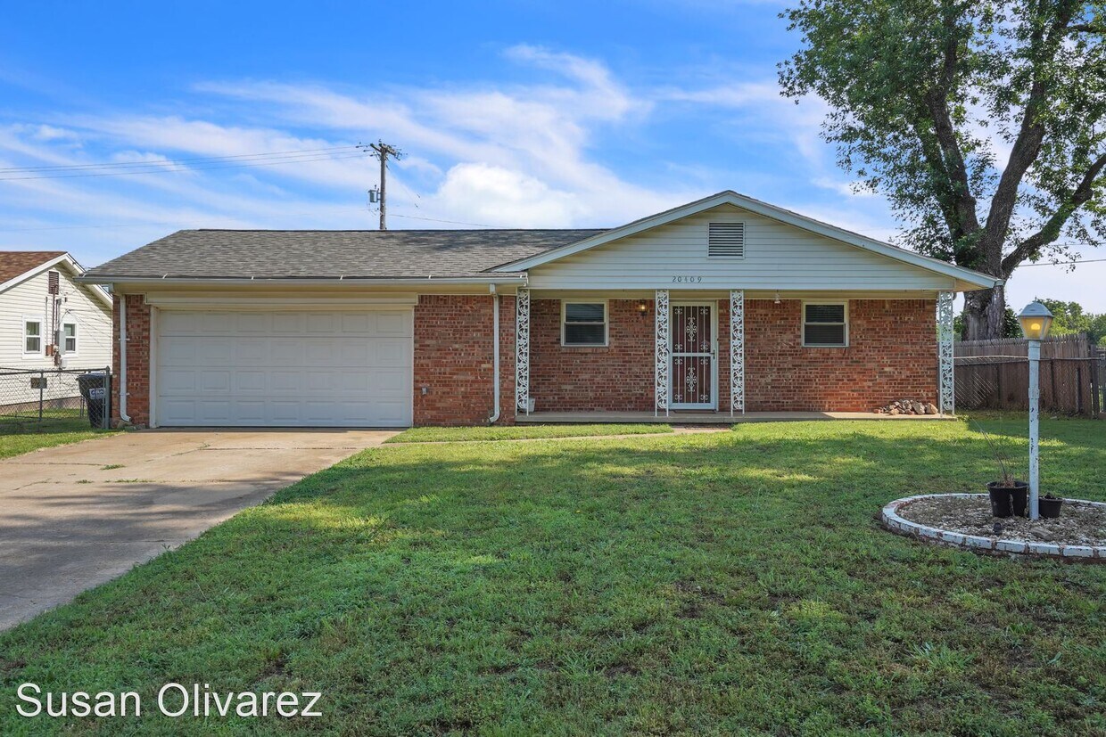 Foto principal - 3 br, 2 bath House - 20409 E Admiral Blvd.
