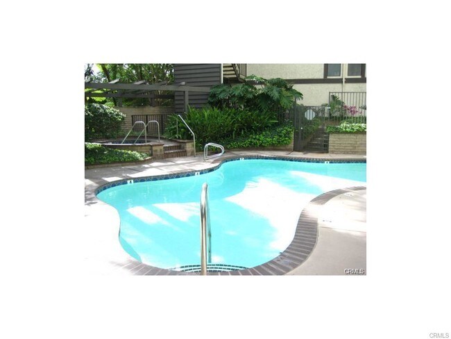 Foto del edificio - 5987 Peacock Ridge Rd