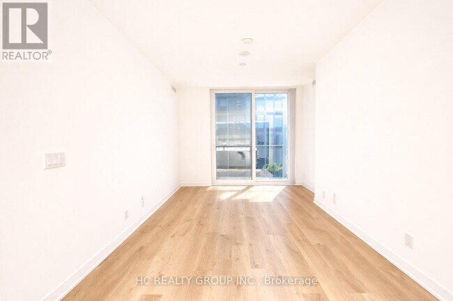 Photo du bâtiment - 180 Front St E