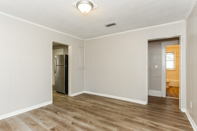 Foto del edificio - 3558 Dellwood Ave