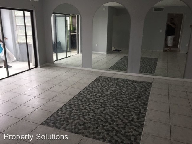 Building Photo - 2 br, 2 bath House - 2451 NW 41ST AVE #404