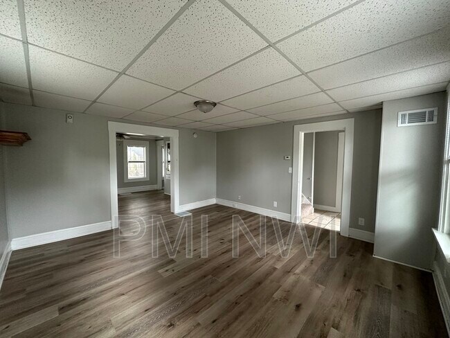 Building Photo - 503 Maple Ave