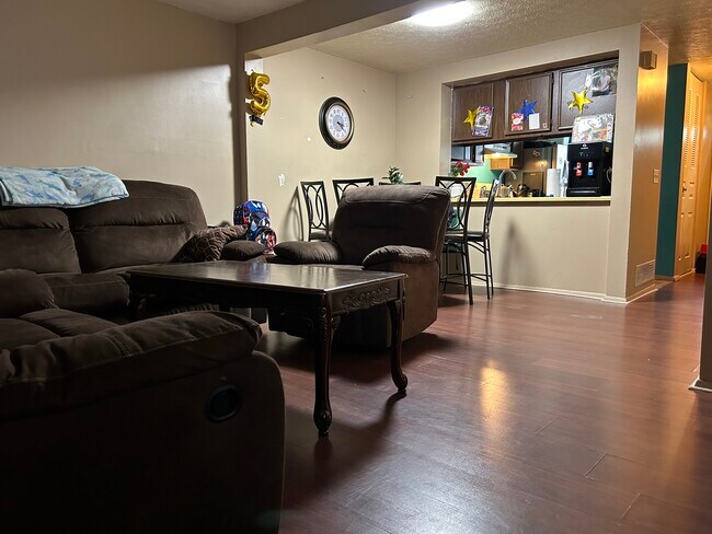 Foto del edificio - 5929 Black Oak Dr
