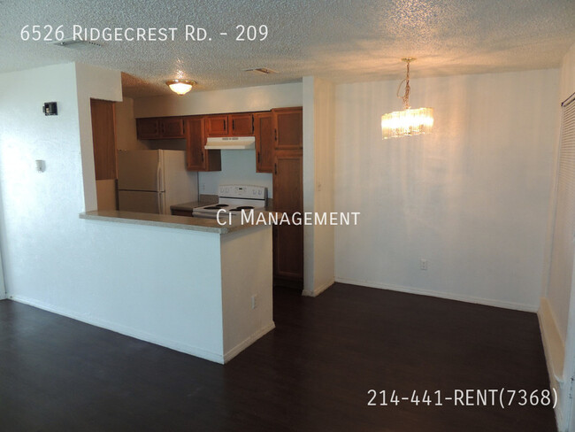 Building Photo - New listing in an amazing location! Call t...
