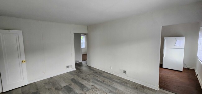 Photo - 2706 Oxford Ave Apartment