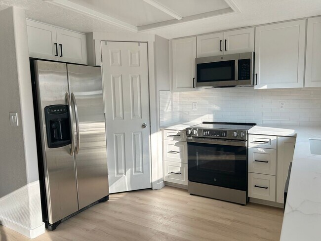 Building Photo - Modern 3 bedroom 2 bathroom home in Boise!