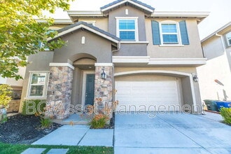 Building Photo - 3138 La Corona Dr