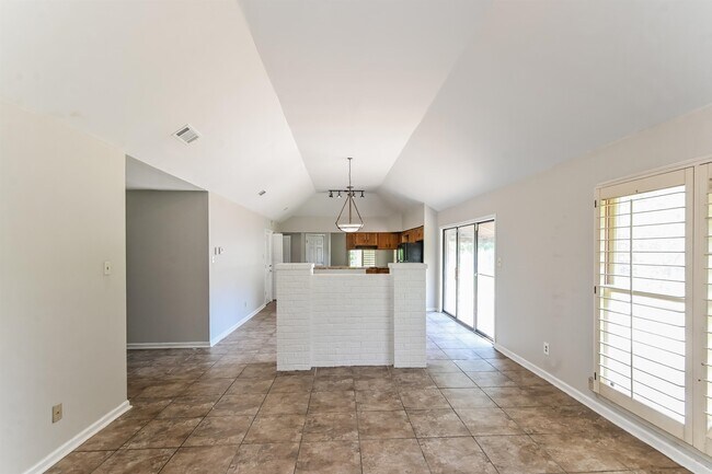 Foto del edificio - 810 N Walnut Bend Rd