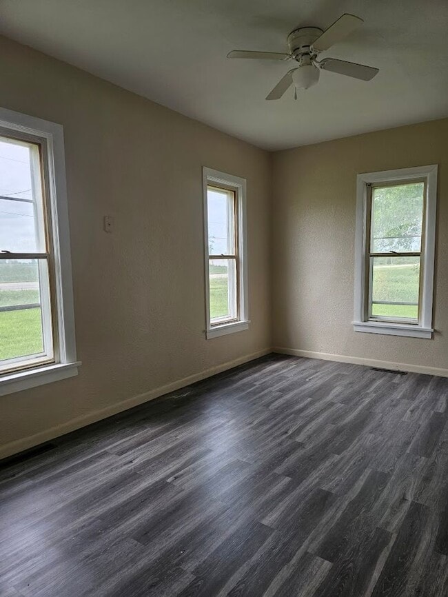 Building Photo - Three Bedroom One Bath House in the Country