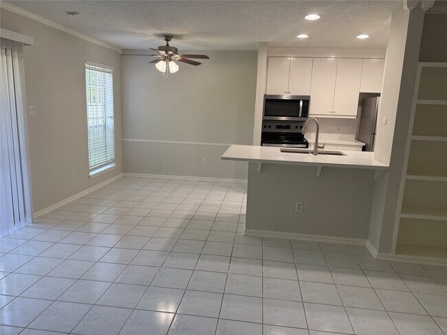 Foto del edificio - 2120 El Paseo St