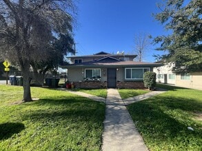 Building Photo - 901 Carro Dr