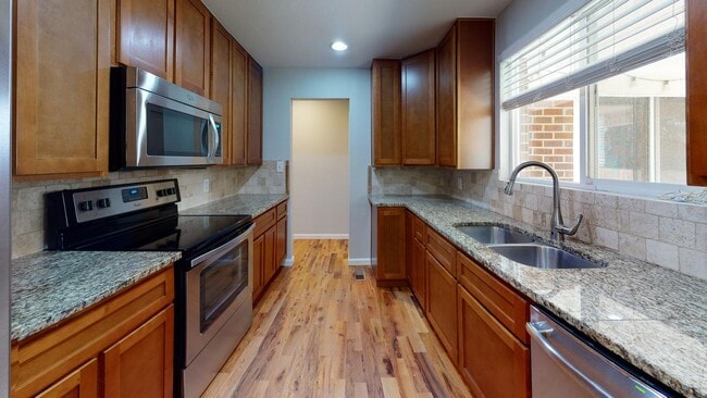 Building Photo - Beautiful ranch-style Lakewood home near L...