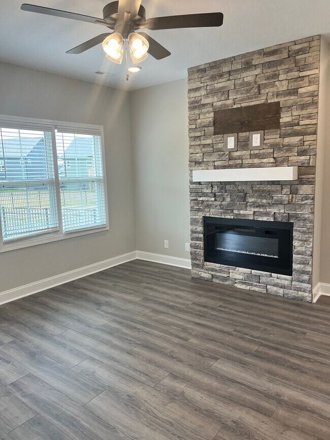 Building Photo - Brand new home in Cherry Acres