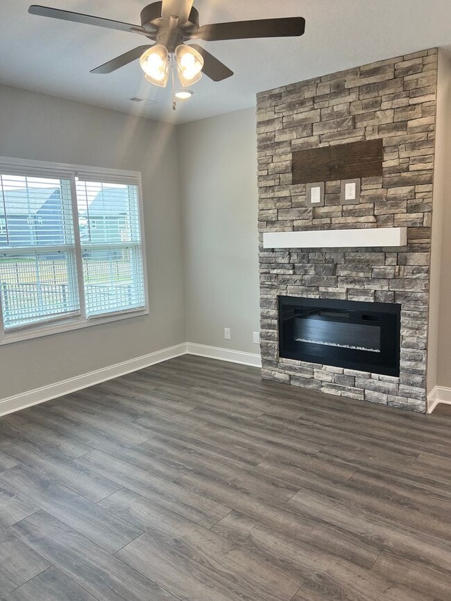 Foto del edificio - Brand new home in Cherry Acres