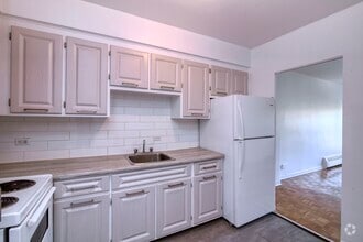 Building Photo - 2400 Av. Van Horne