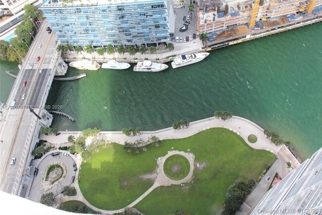 Foto del edificio - 475 Brickell Ave