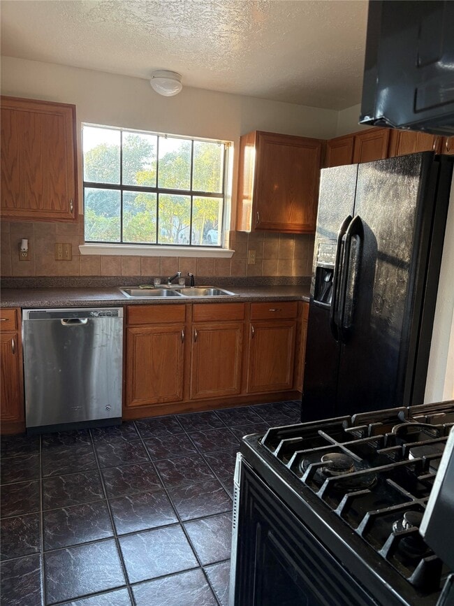 Building Photo - 5144 Beaverhill Dr