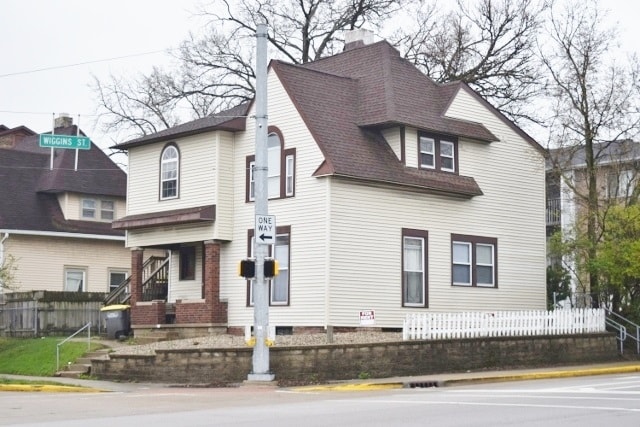 Building Photo - 323 N Salisbury St