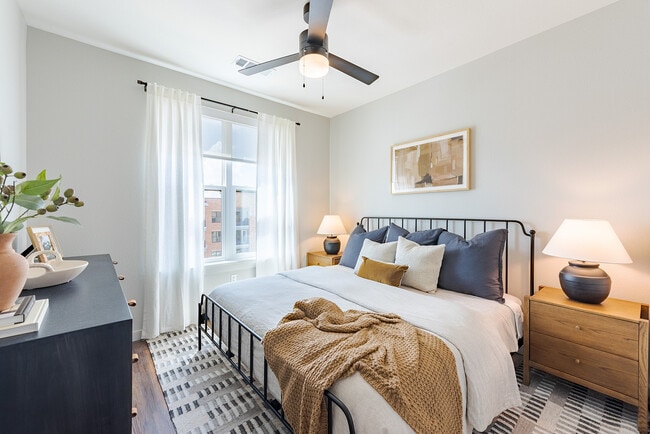 Acogedor dormitorio principal - Tisdale at Lakeline Station Apartments