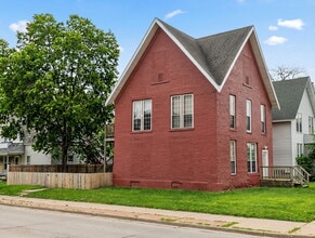 Building Photo - 321 Earl St