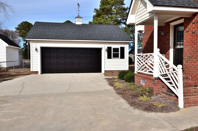 Building Photo - 106 Woodfield Drive
