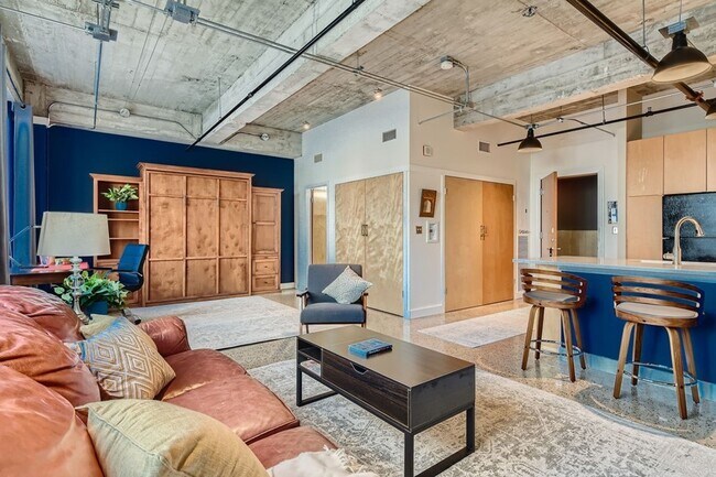 Foto del edificio - Furnished and Fabulous!