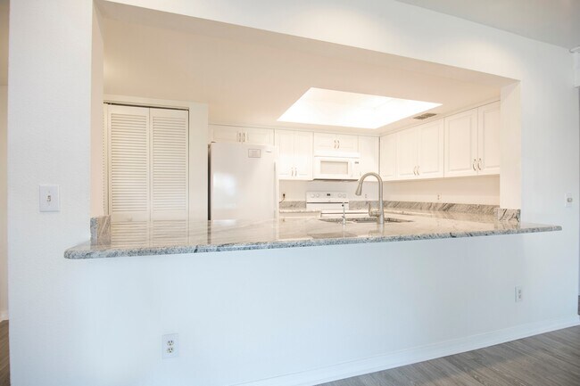 Building Photo - PRICE DROP!!!***TIMBERWOOD CIRCLE ** NAPLE...