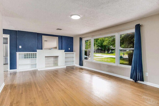 Foto del edificio - 2033 E Bobe St