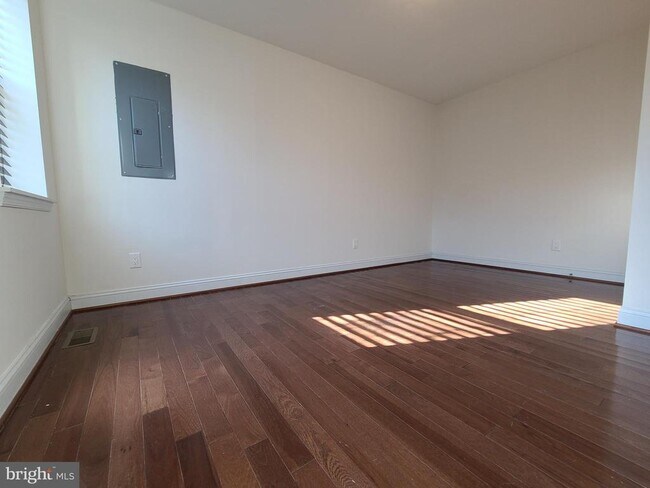 Foto del edificio - 250 S Washington St