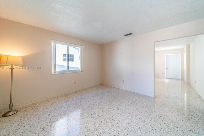 Foto del edificio - 23 NW 33rd Ave