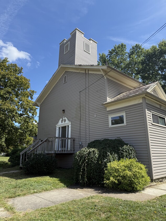 Puerta de entrada Unidad B y C - 5782 Chippewa Rd