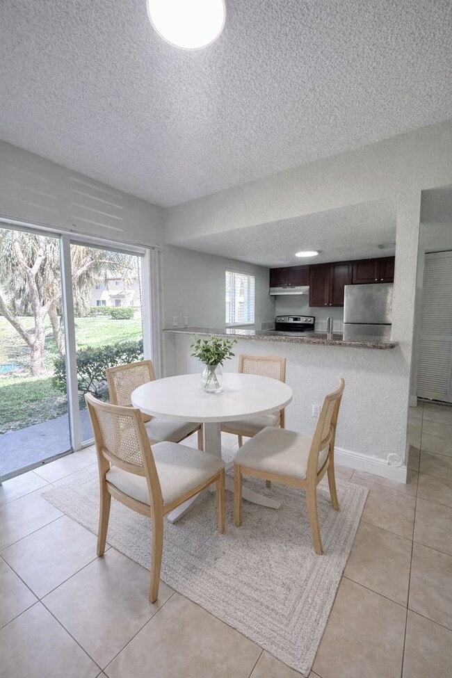 Foto del edificio - 3 bd/2.5 ba + Stainless Steel Appliances + 1 Car Garage + up to 3 Months Off!
