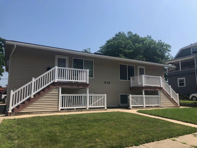 Building Photo - 210 27th St NE