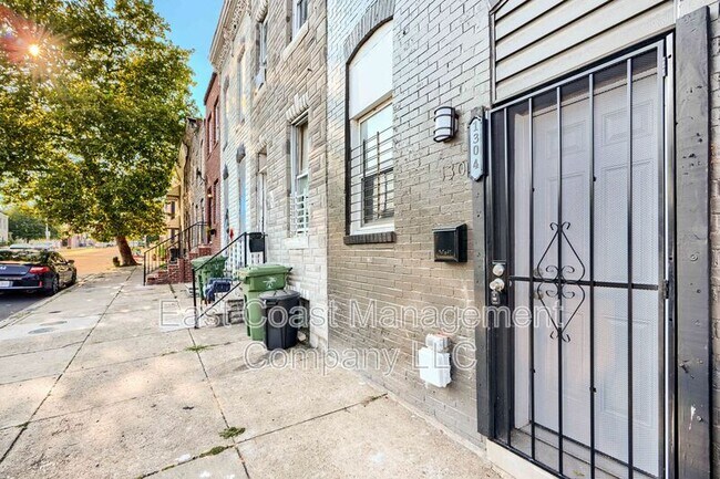 Building Photo - 1304 McHenry St