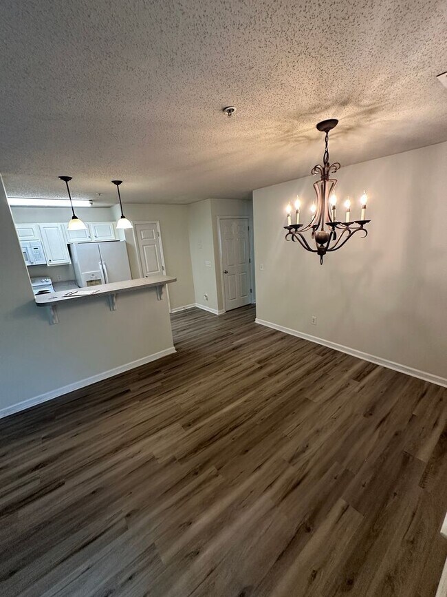 Foto del edificio - 3475 Forestdale Dr