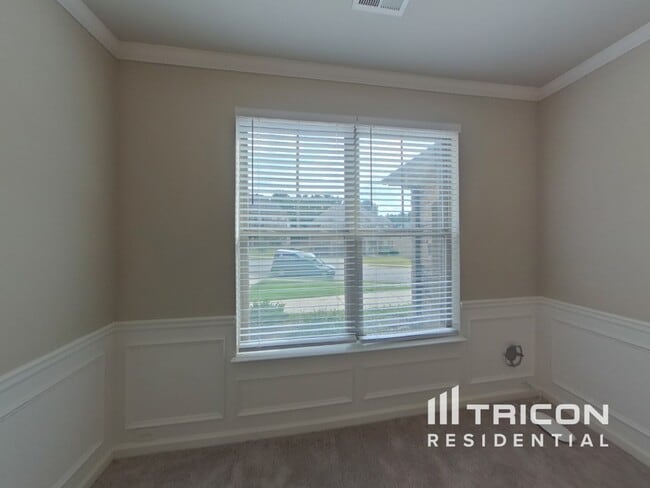 Building Photo - 2140 Dodson Woods Dr