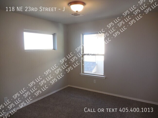 Building Photo - 118 NE 23rd St