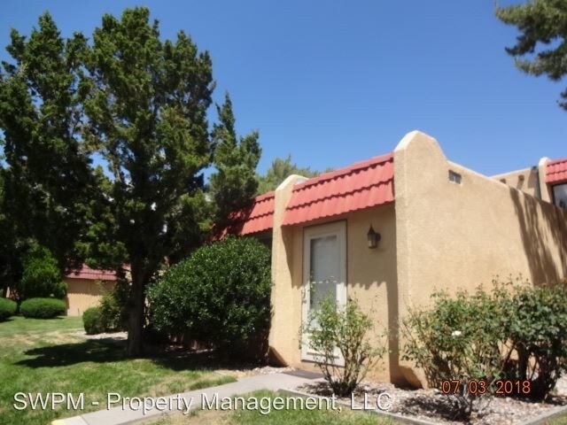 Primary Photo - 5209 Camino Del Sol NE