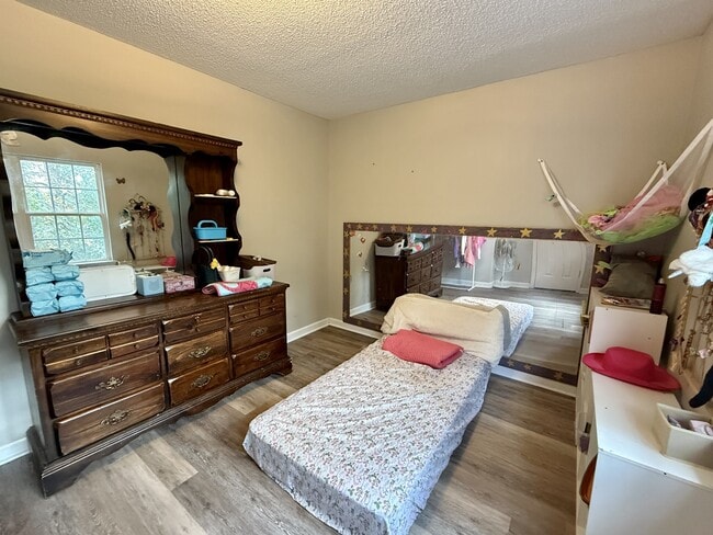 Foto del edificio - 368 Hunting Green Dr