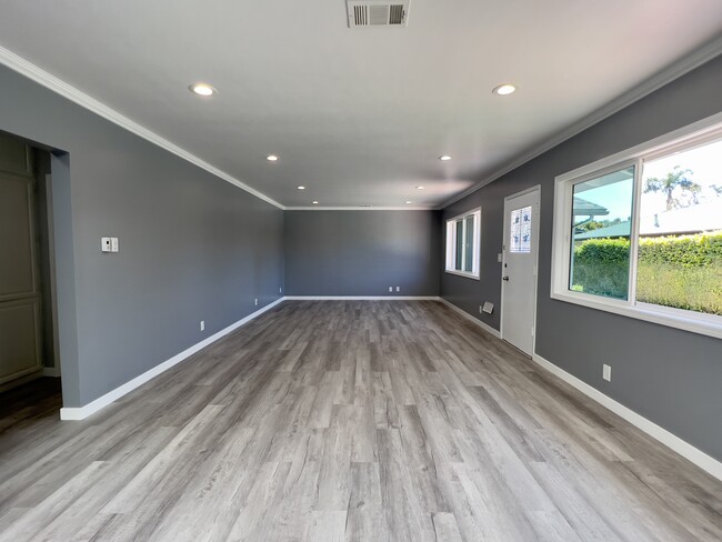 Building Photo - 457 Seaward Rd