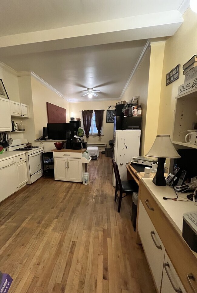 Building Photo - 918 Green Bay Rd