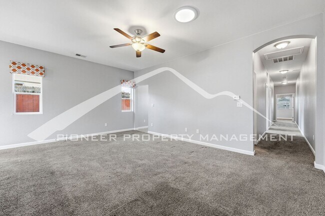 Foto del edificio - Charming Home with Storage Shed and Washer/Dryer