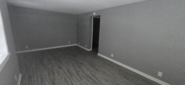 Foto del edificio - 1425 S Meeker Ave