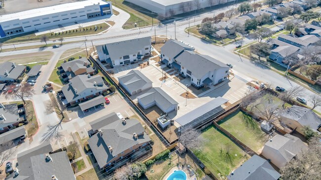 Building Photo - 2201 E Arbrook Blvd