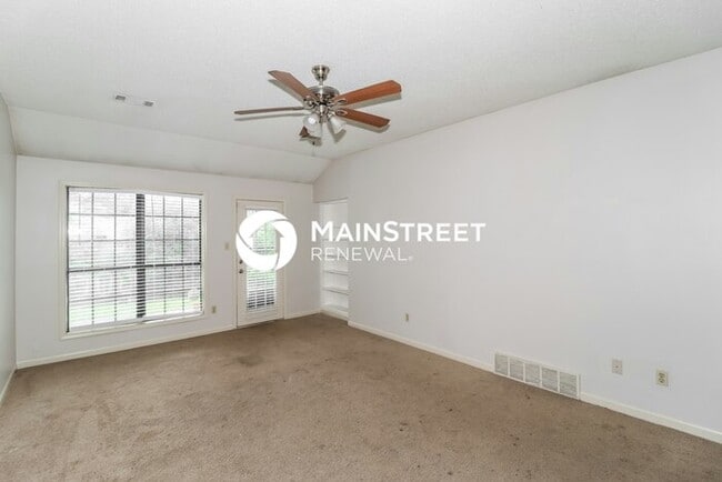 Building Photo - 3 Bedroom Pet-Friendly Home in Memphis, TN with Main Street Renewal