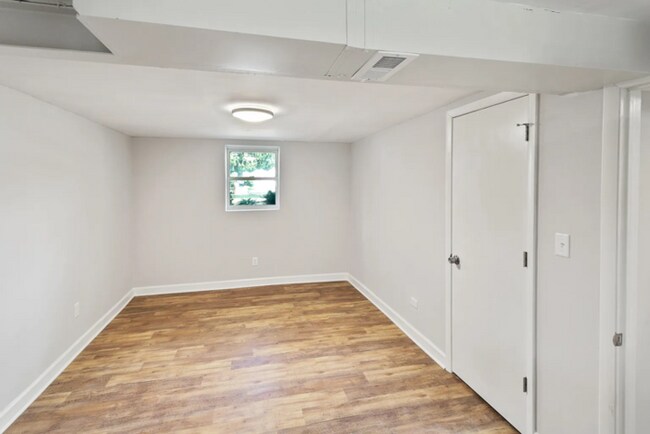 Foto del edificio - 4 Bedroom/2 Bath Libertyville